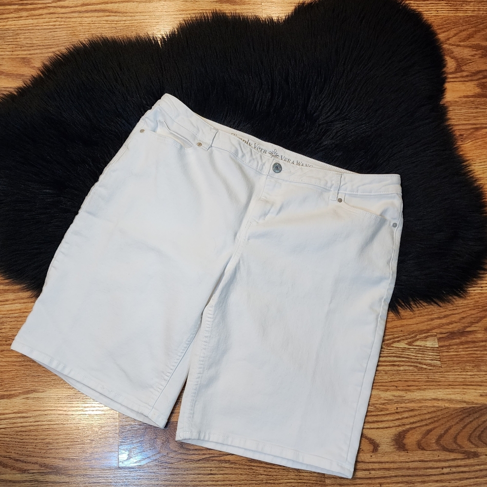 White Simply Vera Vera Wang Roll Cuff Bermuda Shorts Women's Size 16